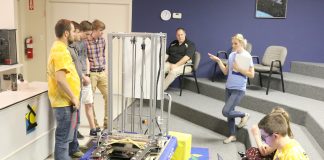 Des robots professeurs autonomes sous 10 ans ? robot professeur tableau